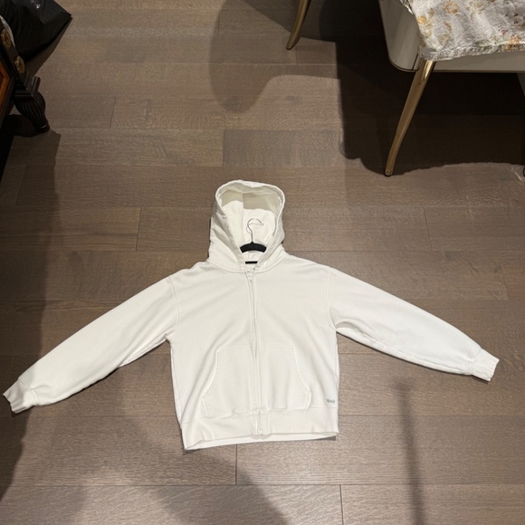 White Aritzia  zip up hoodie and shorts - Picture 2 of 3
